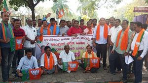 ಹಿಂದೂಗಳ ಭಾವನೆಗೆ ಧಕ್ಕೆ: ಸತೀಶ್ ಜಾರಕಿಹೊಳಿ ವಿರುದ್ಧ ಮಂಡ್ಯದಲ್ಲಿ ಪ್ರತಿಭಟನೆ