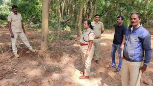  ಕೆಆರ್‌ಎಸ್‌ನಲ್ಲಿ ಆತಂಕ ಮೂಡಿಸಿದ ಚಿರತೆ; ಬೃಂದಾವನಕ್ಕೆ ಪ್ರವಾಸಿಗರಿಗೆ ಪ್ರವೇಶ ನಿಷೇಧ 