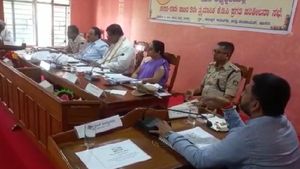 ಕೆಡಿಪಿ ಸಭೆ: ರೇವಣ್ಣ - ಪ್ರೀತಂ ಗೌಡ ನಡುವೆ ಮಾತಿನ ಚಕಮಕಿ