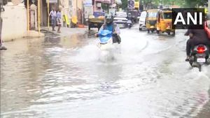ಮುಂದುವರಿದ ವರುಣನ ಅಬ್ಬರ: ಚೆನ್ನೈ ಸೇರಿ ತಮಿಳುನಾಡಿನ ಹಲವೆಡೆ ರೆಡ್ ಅಲರ್ಟ್  