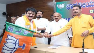 ಬಿಜೆಪಿ ಸೇರ್ಪಡೆಯಾದ ಶಶಿಕುಮಾರ್: ಚಳ್ಳಕೆರೆಯಿಂದ ಸ್ಪರ್ಧೆ ಸಾಧ್ಯತೆ..!