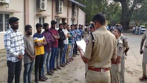 ಶಿವಮೊಗ್ಗದಲ್ಲಿ 6 ಪೊಲೀಸ್ ಠಾಣೆಯ 82 ರೌಡಿಗಳ ಪರೇಡ್, ಖಡಕ್ ವಾರ್ನಿಂಗ್ 