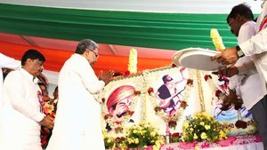 ನಾವು ಯಾರಿಗೆ ಟಿಕೆಟ್ ನೀಡಿದರೂ ಕಾಂಗ್ರೆಸ್‌ಗೆ ಮತ ಹಾಕಿ: ಸಿದ್ದರಾಮಯ್ಯ
