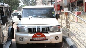  ಸರ್ಕಾರಿ ವಾಹನದಲ್ಲಿ ಬಂದು ದಂಡ ಹಾಕಿದ ನಕಲಿ ಅಧಿಕಾರಿ