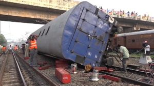 Breaking; ರಾಜಮಂಡ್ರಿಯಲ್ಲಿ ಹಳಿ ತಪ್ಪಿದ ರೈಲು, ಸಂಚಾರ ರದ್ದು 