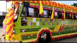  ಕನ್ನಡ ರಾಜ್ಯೋತ್ಸವ: ವಾಣಿಜ್ಯ ನಗರಿಯಲ್ಲಿ ಕಂಗೊಳಿಸಿದ ಕನ್ನಡದ ತೇರು