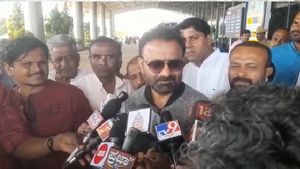 ಸಿದ್ದರಾಮಯ್ಯ ಹಾಗೂ ಡಿಕೆಶಿ ಯಾವುದೇ ಕ್ಷೇತ್ರದಲ್ಲಿ ಸ್ಪರ್ಧೆ‌ ಮಾಡುವುದು ಬೇಡ: ಸಂತೋಷ ಲಾಡ್
