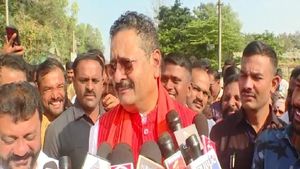 ರಮೇಶ್‌ ಜಾರಕಿಹೊಳಿ ಆದಷ್ಟು ಬೇಗ ಮಂತ್ರಿ ಆಗುತ್ತಾರೆ: ಯತ್ನಾಳ್‌ ಭರವಸೆ 