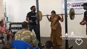 Video: 56ನೇ ವಯಸ್ಸಿನಲ್ಲೂ ಜಿಮ್‌ನಲ್ಲಿ ಮಹಿಳೆಯ ವರ್ಕೌಟ್! 