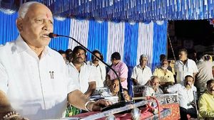  ಕಾಂಗ್ರೆಸ್ ಪಕ್ಷ ಜನರನ್ನು ದಿಕ್ಕು ತಪ್ಪಿಸುತ್ತಿದೆ: ಬೂಕನಕೆರೆಯಲ್ಲಿ ಮಾಜಿ ಸಿಎಂ ಬಿಎಸ್‌ವೈ ಆಕ್ರೋಶ 