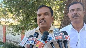 ಶಾಸಕ ಡಿ.ಎಸ್.ಸುರೇಶ್ ದಲಿತರು, ಅಲ್ಪಸಂಖ್ಯಾತರ ವಿರೋಧಿ- ಲೋಕೇಶ್ ತಾಳಿಕಟ್ಟೆ 