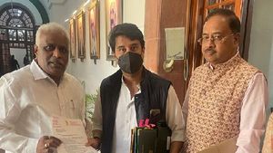 Breaking; ಬೆಳಗಾವಿ-ದೆಹಲಿ ವಿಮಾನ ಆರಂಭಿಸುವಂತೆ ಸಚಿವರಿಗೆ ಮನವಿ 