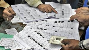 ಹೊಸಪೇಟೆ: ಅನಧಿಕೃತವಾಗಿ ಮತದಾರರ ಮಾಹಿತಿ ಸಂಗ್ರಹ, ದೆಹಲಿ ಸರ್ವೆ ಸಂಸ್ಥೆಯ 7 ಜನರ ಬಂಧನ