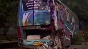 ನೋಯ್ಡಾ: ಭೀಕರ ರಸ್ತೆ ಅಪಘಾತ, ಮೂರು ಸಾವು, ಇಪ್ಪತ್ತು ಮಂದಿ ಗಾಯಾಳು