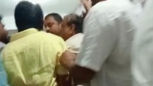  ಮೂಡಿಗೆರೆ ಕಾಂಗ್ರೆಸ್‌ನಲ್ಲಿ ಭಿನ್ನಮತ ಸ್ಫೋಟ, ವೀಕ್ಷಕರ ಎದುರೇ ಗಲಾಟೆ
