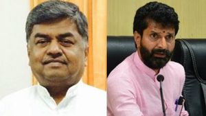 ಸಿ.ಟಿ ರವಿ v/s ಬಿ.ಕೆ ಹರಿಪ್ರಸಾದ್ ನಡುವೆ ನಶೆ‌ ಏಟು ಎದಿರೇಟು. ಸಿ ಟಿ ರವಿ ಹೆಂಡ ಕುಡಿದು ಬರ್ತಾರೆ ಎಂದ  ಹರಿ ಪ್ರಸಾದ್
