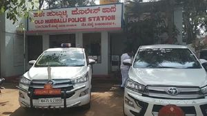 ಹುಬ್ಬಳ್ಳಿಯಲ್ಲಿ ಮತದಾರರ ಮಾಹಿತಿ ಕಳವು ಪ್ರಕರಣ: ತನಿಖೆ ಚುರುಕುಗೊಳಿಸುವಂತೆ ಆಗ್ರಹ