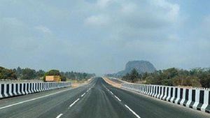 ಬೆಂಗಳೂರು-ಮೈಸೂರು ಎಕ್ಸ್‌ಪ್ರೆಸ್‌ವೇ ಕಾಮಗಾರಿ ಅವೈಜ್ಞಾನಿಕವಾಗಿದೆ, ಸಂಸದೆ ಸುಮಲತಾ ಆರೋಪ