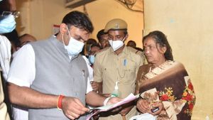  ಕೋವಿಡ್‌ ಆತಂಕ: ಆರ್ಥಿಕ ಚಟುವಟಿಕೆಗಳಿಗೆ ನಿರ್ಬಂಧ ಹೇರುವ ಚಿಂತನೆ ಇಲ್ಲ: ಹುಬ್ಬಳ್ಳಿಯಲ್ಲಿ ಸುಧಾಕರ್‌ ಸ್ಪಷ್ಟನೆ