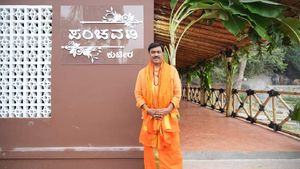 ಗಂಗಾವತಿಯಲ್ಲಿ ಜನಾರ್ದನ್‌ ರೆಡ್ಡಿ  ಟೆಂಪಲ್‌ ರನ್, ಗುಟ್ಟು ಬಿಟ್ಟುಕೊಡದ ಮಾಜಿ ಸಚಿವ 