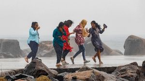 Cyclone Mandaus : ಮಾಂಡೌಸ್ ಚಂಡಮಾರುತ: ಚೆನ್ನೈನಲ್ಲಿ ಭೂಕುಸಿತ ಸೇರಿ ಟಾಪ್ 10 ಅಪ್ ಡೇಟ್! 