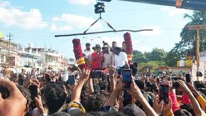 ಮಳ್ಳವಳ್ಳಿಯಲ್ಲಿ ವೇದ ಚಿತ್ರತಂಡಕ್ಕೆ ಭರ್ಜರಿ ಸ್ವಾಗತ, ಅಭಿಮಾನಿಗಳಿಗೆ ಶಿವಣ್ಣ ಹೇಳಿದ್ದೇನು? 