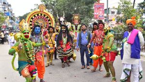 ಸಕ್ಕರೆ ನಾಡು ಮಂಡ್ಯದಲ್ಲಿ ಜಾನಪದ ಜಾತ್ರೆಯ ವೈಭವ, ಗಮನ ಸೆಳೆದ ಕಲಾತಂಡಗಳು 