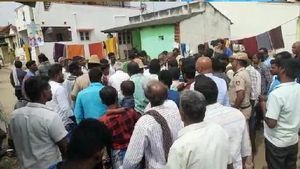 ನಾಲ್ಕು ವರ್ಷಗಳಲ್ಲಿ ನೀವು ಮಾಡಿದ ಸಾಧನೆ ಏನು? ಶಾಸಕರಿಗೆ ತಡಗವಾಡಿ ಗ್ರಾಮಸ್ಥರಿಂದ ತರಾಟೆ 