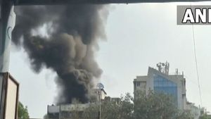 Breaking: ಜುನೋಸ್ ಪಿಜ್ಜಾ ರೆಸ್ಟೊರೆಂಟ್‌ನಲ್ಲಿ ಬೆಂಕಿ, 1 ಸಾವು, 9 ಮಂದಿಗೆ ಗಾಯ 