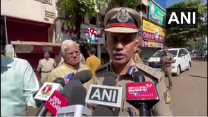 ಮಹಾಮೇಳಾವ್‌ಗೆ ಬ್ರೇಕ್: ಸಾಮಾಜಿಕ ಮಾಧ್ಯಮಗಳಲ್ಲಿ ಆಕ್ರೋಶ ವ್ಯಕ್ತಪಡಿಸಿದ ಎಂಇಎಸ್ ಕಾರ್ಯಕರ್ತರು 