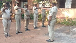 ಕೆಲಸವಿಲ್ಲದೇ ಜೀವನ ನಡೆಸಲು ಪರದಾಡುತ್ತಿರುವ ಗೃಹರಕ್ಷಕರು