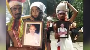 ಮೈಸೂರು: ತಮ್ಮ ನಾಯಕರ ಗೆಲುವಿಗಾಗಿ ಅಯ್ಯಪ್ಪನ ಮೊರೆ ಹೋದ ಜೆಡಿಎಸ್‌, ಕಾಂಗ್ರೆಸ್‌ ಕಾರ್ಯಕರ್ತರು 