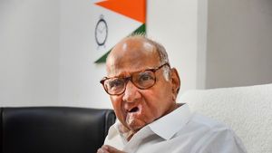 ಬೆಳಗಾವಿ ಗಡಿಯಲ್ಲಿ ಕನ್ನಡ ಕಾರ್ಯಕರ್ತರ ಪ್ರತಿಭಟನೆ: ಶರದ್‌ ಪವಾರ್‌ ಕೆಂಡಾಮಂಡಲ 