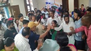 ಸಾಗರದಲ್ಲಿ ಪೌರಾಯುಕ್ತರ ಮೇಲೆ ಹಲ್ಲೆ ಆರೋಪ; ನೀರು ಪೂರೈಕೆ, ಕಸ ಸಂಗ್ರಹ ಸ್ಥಗಿತ 