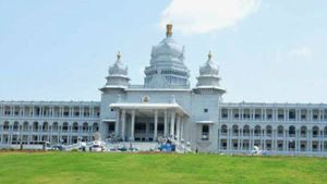 ಸುವರ್ಣ ಸೌಧದ ಆವಣದಲ್ಲಿ ರಾಣಿ ಚೆನ್ನಮ್ಮ, ರಾಯಣ್ಣ, ಗಾಂಧೀಜಿ, ಅಂಬೇಡ್ಕರ್ ಪ್ರತಿಮೆಗೆ ಶಂಕುಸ್ಥಾಪನೆ