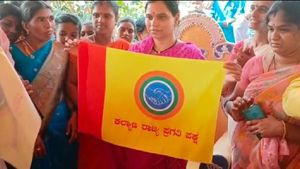 ಗಾಲಿ ಜನಾರ್ದನ್‌ ರೆಡ್ಡಿ ನೂತನ ಪಕ್ಷದ ಬಾವುಟ ಬಿಡುಗಡೆ