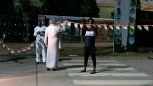  ಚಾಮರಾಜನಗರದಲ್ಲಿ ಪ್ರಜಾಧ್ವನಿ ಬಸ್ ಯಾತ್ರೆ: ಮಧ್ಯರಾತ್ರಿ ಬಾವುಟ ಕಟ್ಟಿದ 