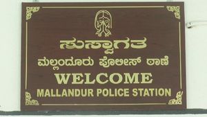 ಮಲ್ಲಂದೂರು ಪೊಲೀಸ್ ಠಾಣೆಗೆ ಹೊಸ ರೂಪ ನೀಡಿದ ಪಿಎಸ್‌ಐ, ಗಮನ ಸೆಳದ ಜಾಗೃತಿ ಮೂಡಿಸುವ ಚಿತ್ರಗಳು