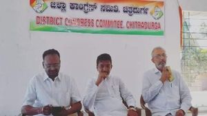 ಹೆಲಿಕಾಪ್ಟರ್‌ನಲ್ಲಿ ಓಡಾಡುವುದು ನನ್ನ ವೈಯಕ್ತಿಕ: ಶಾಸಕರಿಗೆ ರಘು ಆಚಾರ್ ಟಾಂಗ್ 