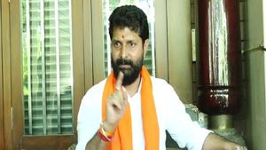  ಸಿಟಿ ರವಿ ವಿರುದ್ಧ ಸ್ಪರ್ಧಿಸಲು ಹೊರಟಿದ್ದ 'ಕೈ' ಟಿಕೆಟ್‌ ಆಕಾಂಕ್ಷಿಗೆ ಐಟಿ ಶಾಕ್‌- ಚಿಕ್ಕಮಗಳೂರು ಮೆಗಾ ರೇಡ್‌ ಹಿಂದೆ ರಾಜಕೀಯ?