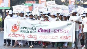 ಧಾರವಾಡ; ಜನರನ್ನು ಸೆಳೆದ ಸಿರಿಧಾನ್ಯ ನಡಿಗೆ 