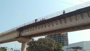 ಆಮೆಗತಿಯಲ್ಲಿ ಸಾಗಿದ ಫ್ಲೈ ಓವರ್ ಕಾಮಗಾರಿ: ಹುಬ್ಬಳ್ಳಿಯಲ್ಲಿ ವಾಹನ ಸವಾರರಿಗೆ ನಿತ್ಯವೂ ಕಿರಿಕಿರಿ