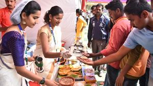 ಒಂದೇ ಸೂರಿನಡಿ ಎಲ್ಲಾ ರಾಜ್ಯಗಳ ತಿಂಡಿ ತಿನಿಸು: ಯುವಜನೋತ್ಸವದ ಪ್ರಮುಖ ಆಕರ್ಷಣೆಯಾದ ಆಹಾರ ಸಂತೆ