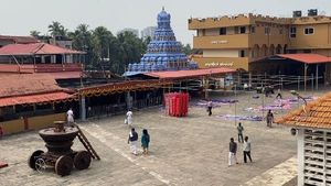 ಕದ್ರಿ ದೇವಸ್ಥಾನ: ಆಡಳಿತ ಮಂಡಳಿಯಿಂದ ಭಜರಂಗದಳ ಅಳವಡಿಸಿದ್ದ ಬ್ಯಾನರ್ ತೆರವು 