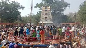 ಜಿಲ್ಲಾಡಳಿತದ ಹದ್ದಿನ ಕಣ್ಣು ತಪ್ಪಿಸಿ ಸಹಪಂಕ್ತಿ ಭೋಜನ: ಚಿಕ್ಕಲ್ಲೂರು ಜಾತ್ರೆಯಲ್ಲಿ ಗೆದ್ದ ಜನರ ನಂಬಿಕೆ