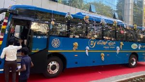 Electric Bus: ನಾಳೆಯಿಂದ ಬೆಂಗಳೂರು- ಮೈಸೂರು ನಡುವೆ ಎಲೆಕ್ಟ್ರಿಕ್ ಬಸ್: ವಿಶೇಷತೆಗಳು, ದರ ತಿಳಿಯಿರಿ 