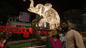  Ballari utsav 2023: ವಿದ್ಯುತ್‌ ದೀಪಾಲಂಕಾರದಿಂದ ಜಗಮಗಿಸಿದ ಗಣಿನಾಡು ಬಳ್ಳಾರಿ