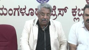Mangaluru drugs Case: ಹೈಕೋರ್ಟ್ ಮೆಟ್ಟಿಲೇರಲು ನಿರ್ಧರಿಸಿದ ವಕೀಲರು; ಪೊಲೀಸ್‌ ಕಮಿಷನರ್‌ ವಿರುದ್ಧ ಆಕ್ರೋಶ ಏಕೆ?