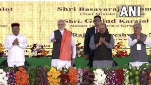 ಬಹುಗ್ರಾಮ ಕುಡಿಯುವ ನೀರಿನ ಯೋಜನೆ ಮತ್ತು ಬಸವಸಾಗರದ ಸ್ಕಾಡಾ ಗೇಟ್ ಗಳಿಗೆ ಚಾಲನೆ ನೀಡಿದ ಮೋದಿ