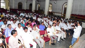 ನಾಟಕದಲ್ಲಿ ಸಿದ್ದರಾಮಯ್ಯ, ಡಿಕೆಶಿಗೆ ಅಪಮಾನ: ರಂಗಾಯಣಕ್ಕೆ ಮುತ್ತಿಗೆ ಹಾಕಲು ನಿರ್ಧಾರ
